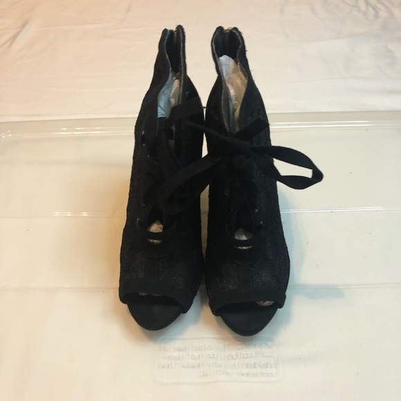 Lace Tie Up Nine West Bootie - Picture 6 of 8